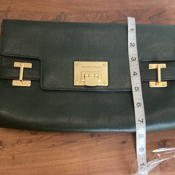 MICHAEL KORS LEADER CLUTCH  BAG